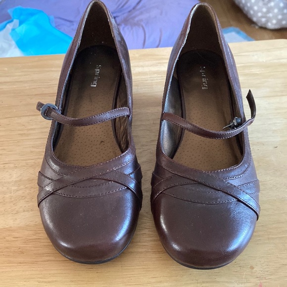 NWOT brown faux leather heels - Picture 1 of 3